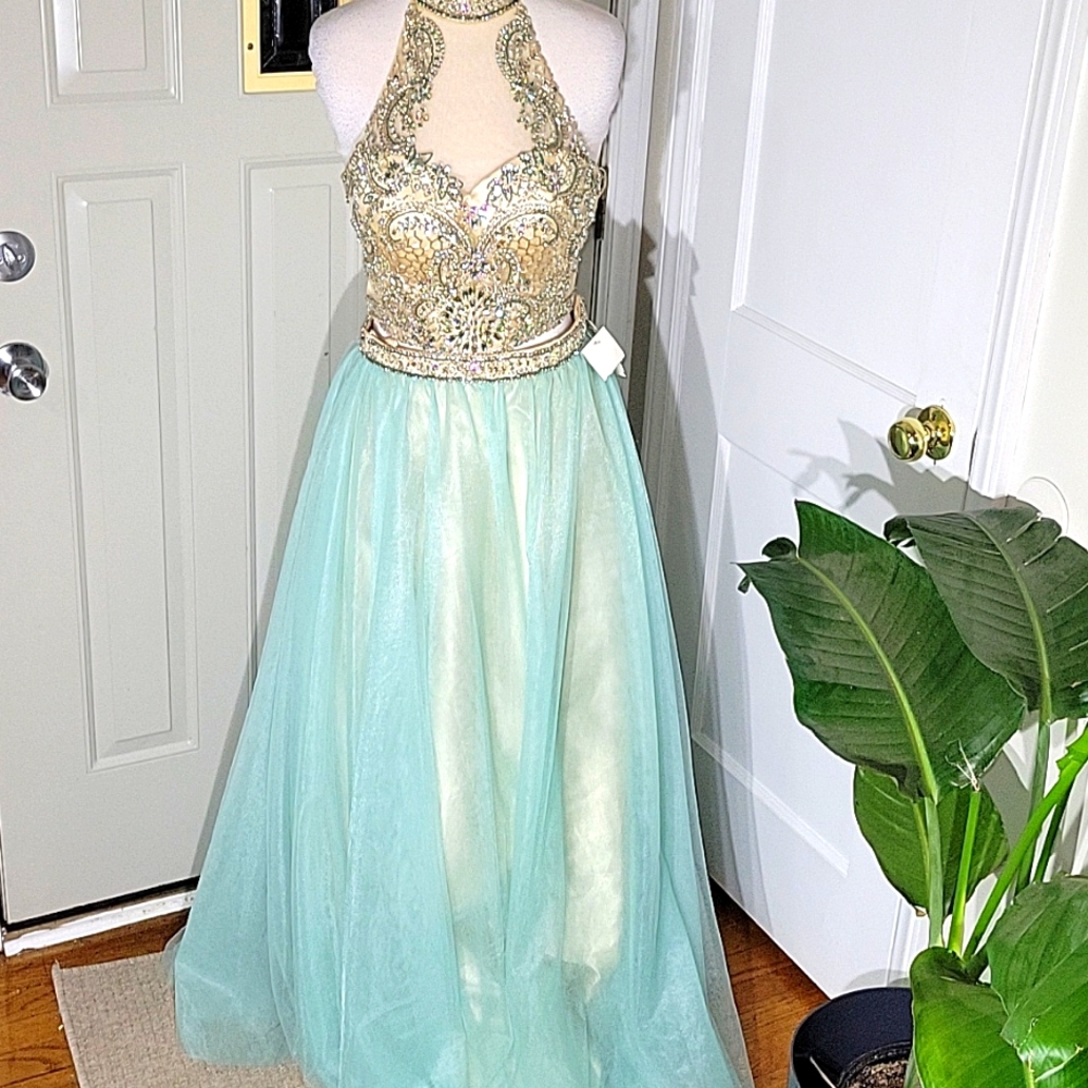 NWT Say Yes To The Prom 2 Pc Ball Gown Embelished Andd Caged Top SZ 7/8